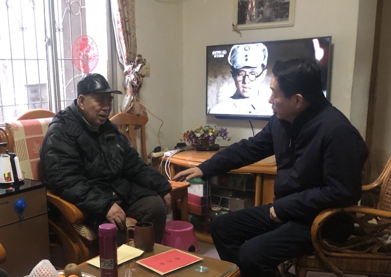 吴书记慰问老党员 吴书记慰问老党员