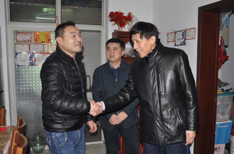 董总慰问困难职工