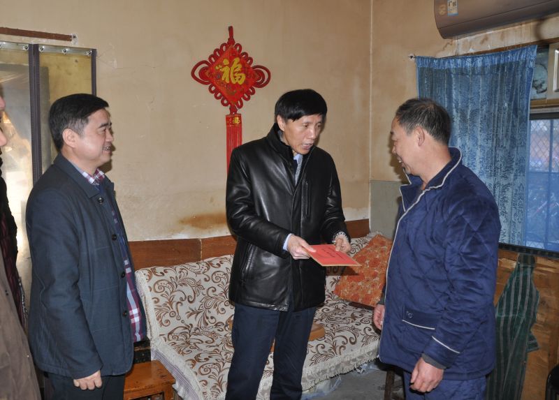 董总慰问困难职工