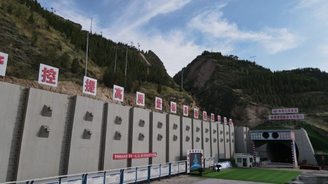 图为兰合铁路西固隧道左线进口--吕晨晨摄